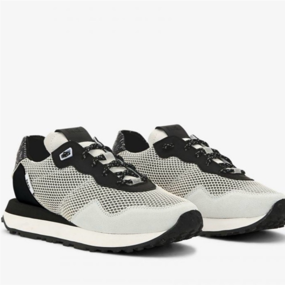 P448 Cancun Sting Sneaker, Size 7